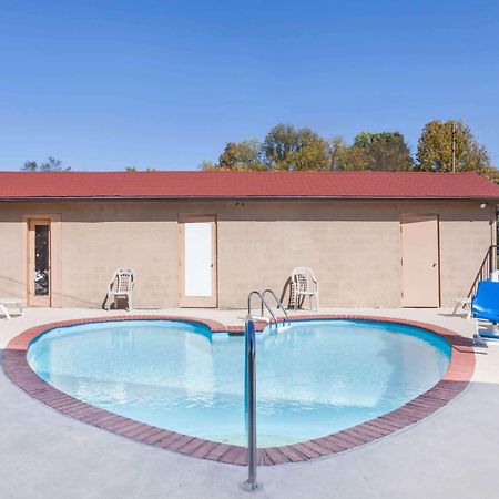 Travelodge By Wyndham Clarksville Esterno foto