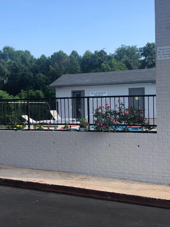 Travelodge By Wyndham Clarksville Esterno foto