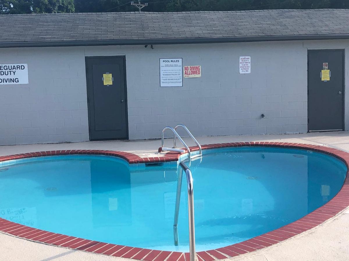 Travelodge By Wyndham Clarksville Esterno foto
