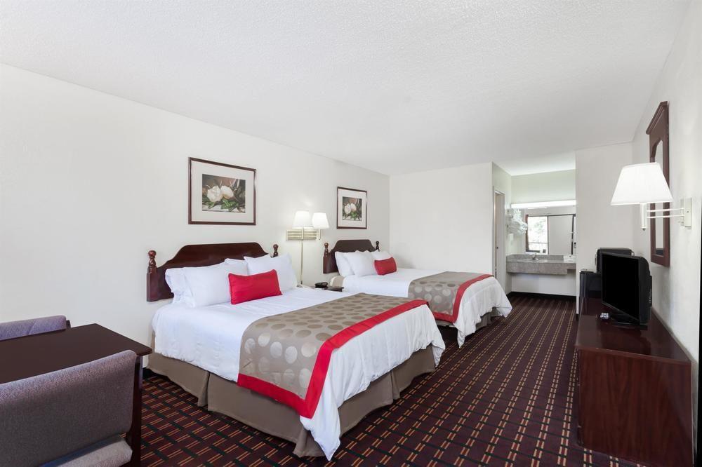 Travelodge By Wyndham Clarksville Esterno foto