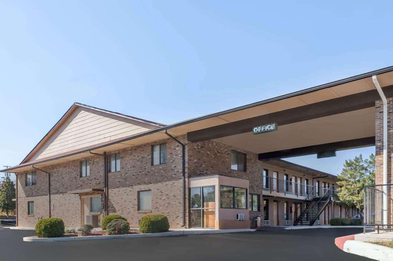 Travelodge By Wyndham Clarksville Esterno foto