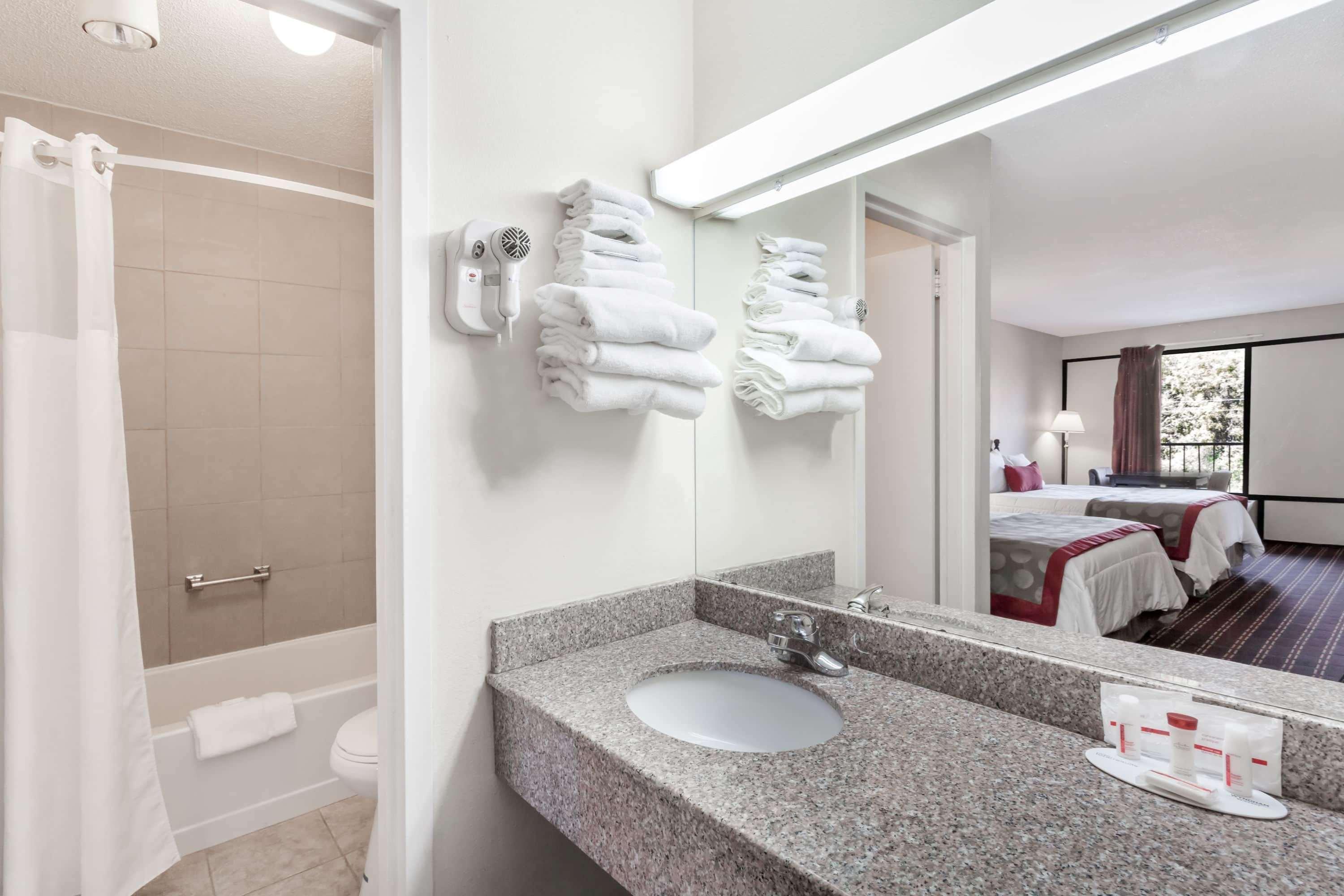 Travelodge By Wyndham Clarksville Esterno foto