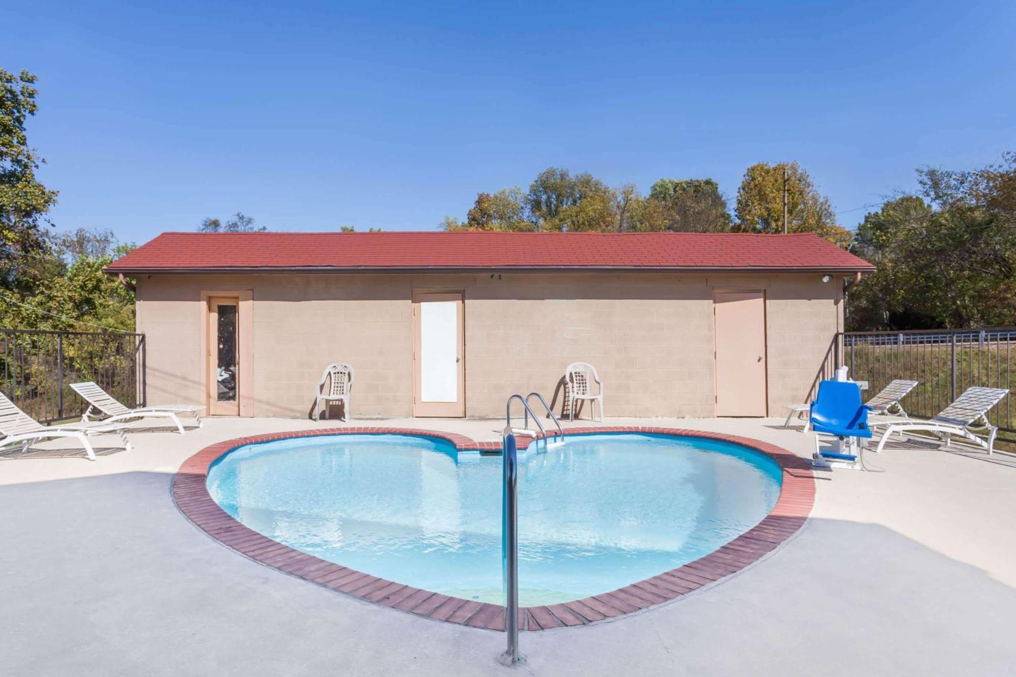 Travelodge By Wyndham Clarksville Esterno foto
