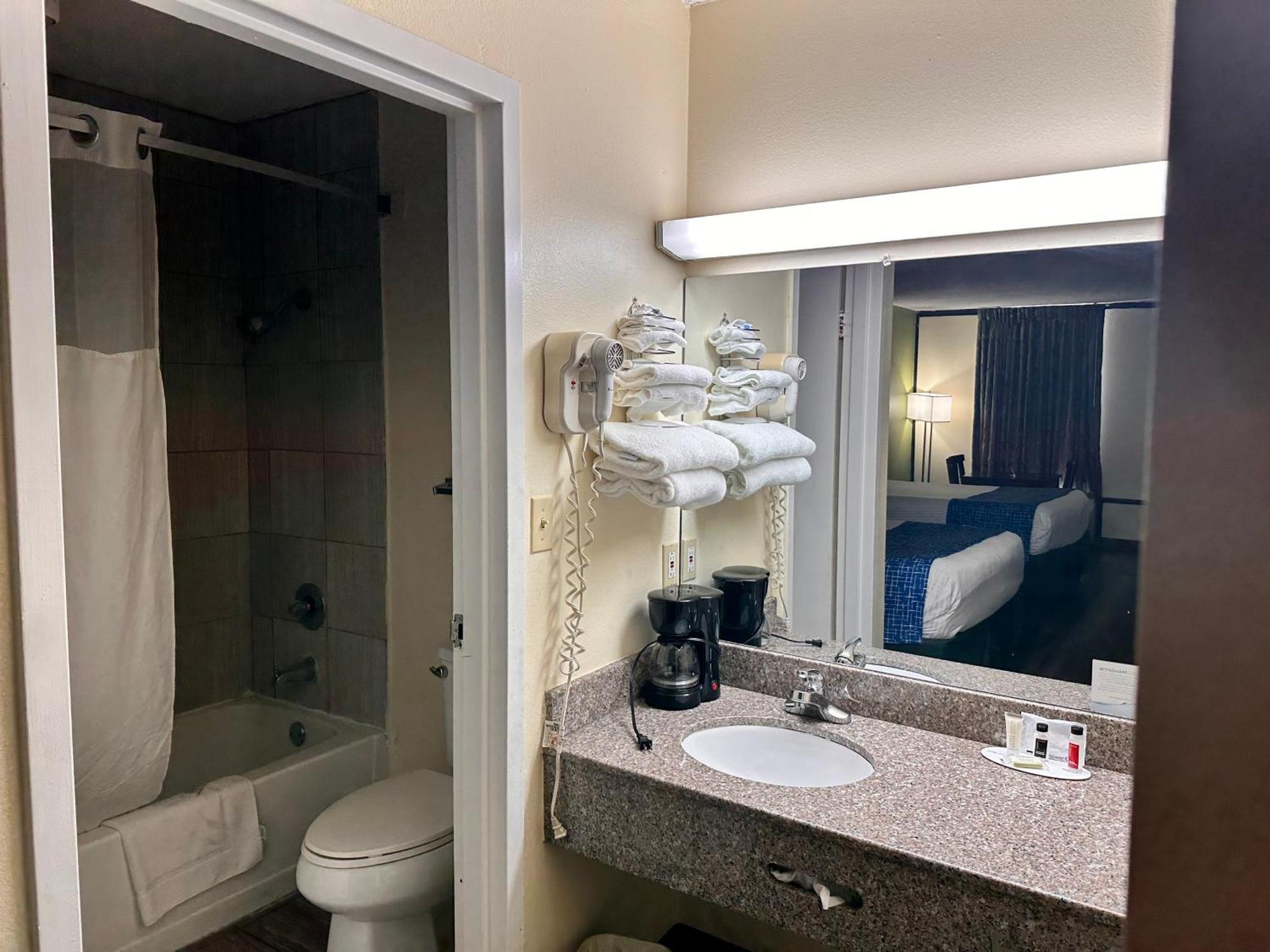 Travelodge By Wyndham Clarksville Esterno foto