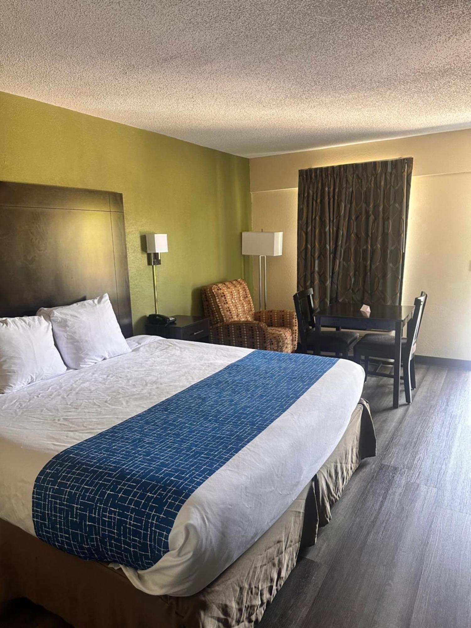 Travelodge By Wyndham Clarksville Esterno foto