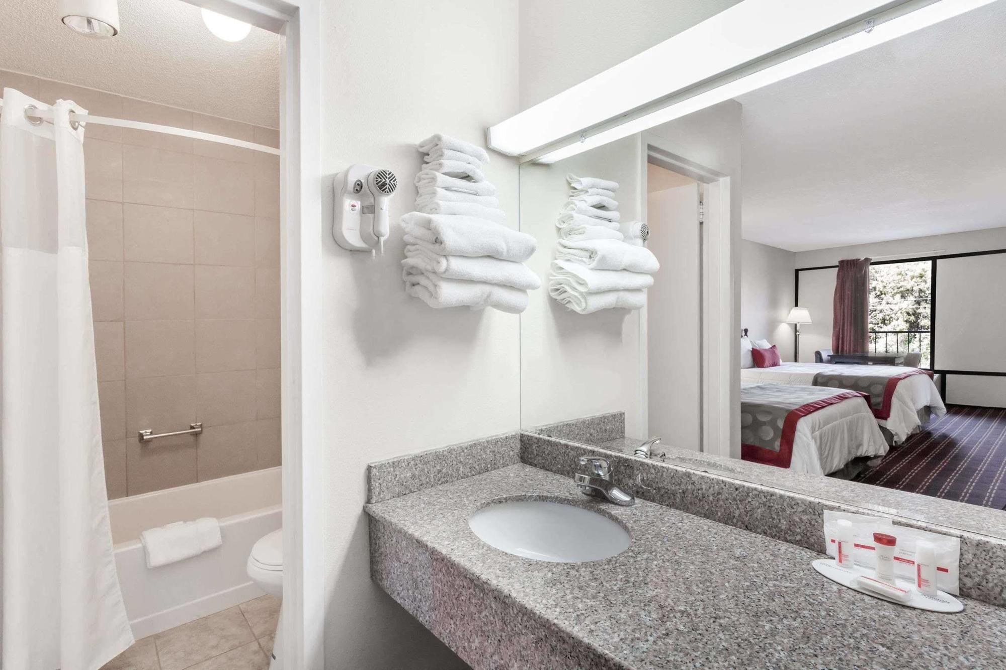 Travelodge By Wyndham Clarksville Esterno foto