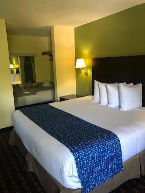 Travelodge By Wyndham Clarksville Esterno foto