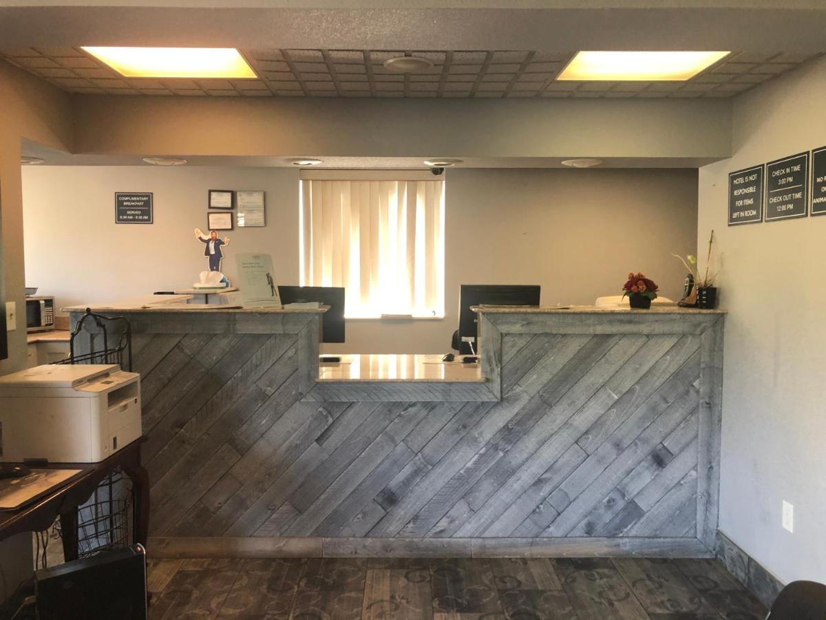 Travelodge By Wyndham Clarksville Esterno foto